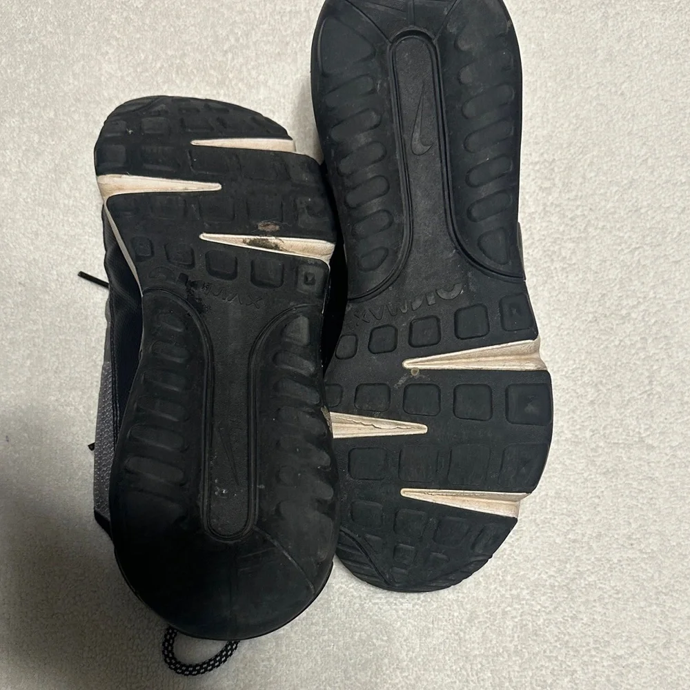 Nike Women's Black and Gray Sneakers